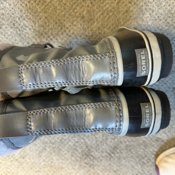 Youth Sorel snow boots like new size 2 - Picture 4 of 4